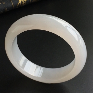 (超值推荐)糯冰种淡晴水手镯(54.3mm)