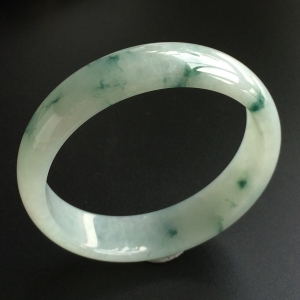 (超值推荐)糯冰种飘花手镯(57.5mm)