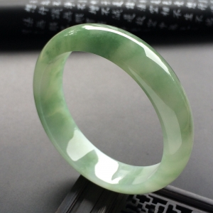 （超值推荐）糯冰种飘花手镯（59.7mm）