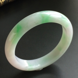 (超值推荐)糯冰种飘翠手镯(55.6mm)