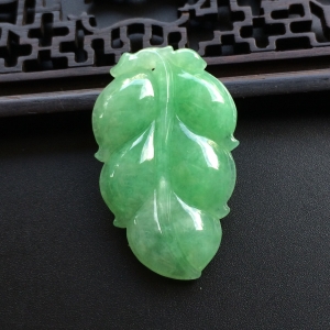 （超值推荐）糯冰种绿晴水玉叶挂件