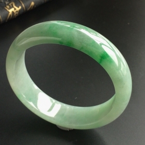 (超值推荐)糯冰种飘翠手镯(57.1mm)