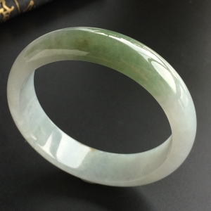 (超值推荐)糯冰种晴水手镯(59.5mm)