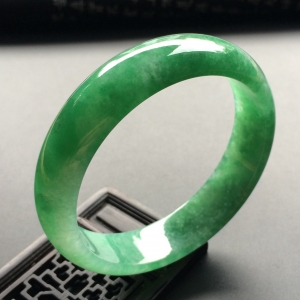 （超值推荐）糯冰种翠色手镯（58mm）