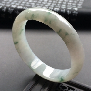 （超值推荐）糯冰种飘花手镯（58.5mm）
