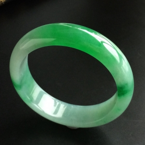 (超值推荐)糯冰种飘翠手镯(57mm)