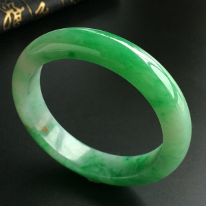 (超值推荐)糯冰种飘翠手镯(57.3mm)