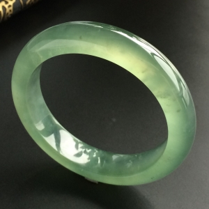 (超值推荐)冰种晴水手镯(56.1mm)