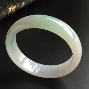 (超值推荐)糯冰种晴水手镯(57.8mm)