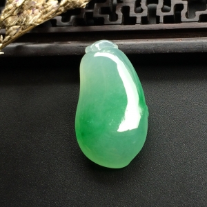 （超值推荐）糯冰种飘翠福瓜挂件
