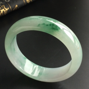 (超值推荐)糯冰种飘花手镯(58.8mm)
