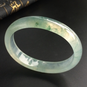 (超值推荐)冰种飘花贵妃镯(54.1mm-45mm)