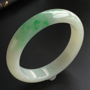 (超值推荐)糯冰种飘翠手镯(59.7mm)