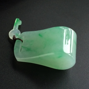 (超值推荐)糯冰种飘翠口哨挂件
