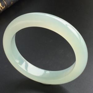 (超值推荐)糯冰种晴水手镯(55.2mm)