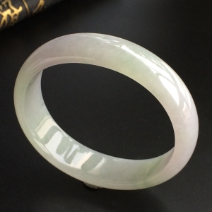 (超值推荐)糯冰种淡紫罗兰略飘花贵妃镯(56.2mm-48.8mm)