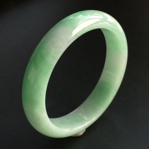 (超值推荐)糯冰种晴水手镯(51.4mm)