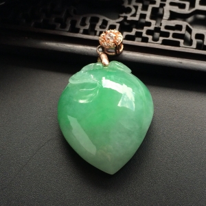 （超值推荐）糯冰种绿晴水寿桃挂件