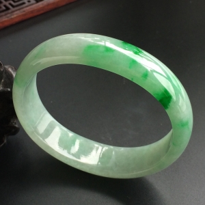 (超值推荐)糯冰种飘翠贵妃镯(57.1mm-48.2mm)