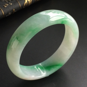 (超值推荐)糯冰种飘翠手镯(54mm)