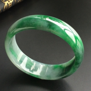 (超值推荐)糯冰种飘翠贵妃镯(55.7mm-50.4mm)