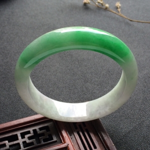 （超值推荐）糯冰种飘翠手镯（57.5mm）