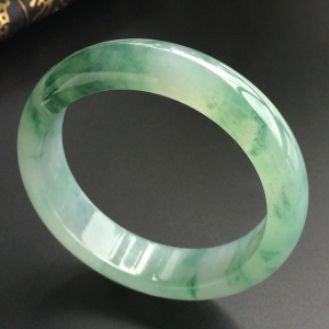 (超值推荐)糯冰种飘花手镯(57.7mm)