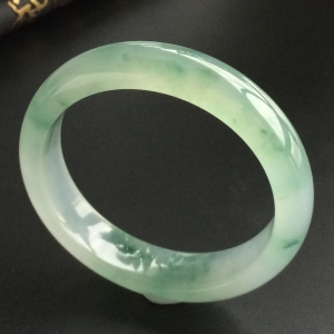 (超值推荐)冰种飘花手镯(53.3mm)