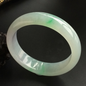 (超值推荐)糯冰种飘翠手镯(60mm)