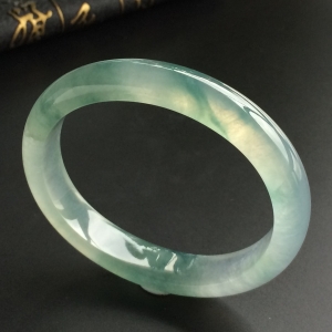 (超值推荐)冰种飘花贵妃镯(54.7mm-47.4mm)