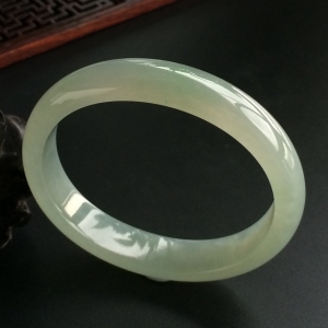 (超值推荐)糯冰种晴水贵妃镯(55.6mm-49.5mm)