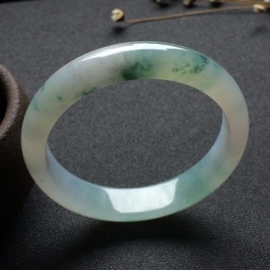 （超值推荐）糯冰种飘花手镯（57.7mm）