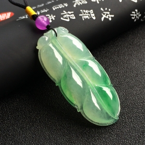 （超值推荐）冰种飘翠玉叶挂件