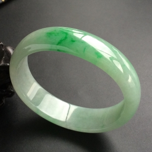 (超值推荐)糯冰种飘翠贵妃镯(56mm-48.3mm)