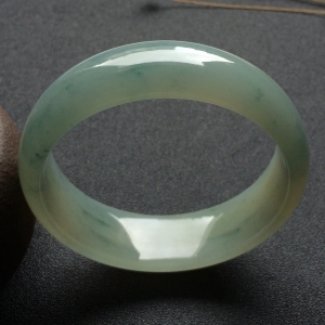 （超值推荐）糯冰种飘花略带黄翡手镯（58.2mm）