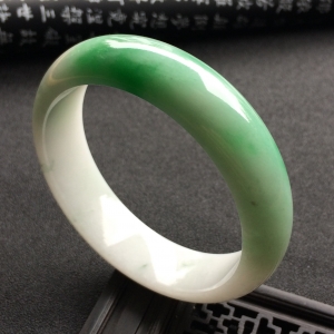 （超值推荐）糯冰种飘翠手镯（57.2mm）