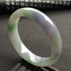 （超值推荐）糯冰种春带彩手镯（57.3mm）