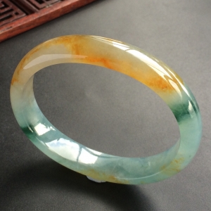 (超值推荐)糯冰种飘花带黄翡贵妃镯(54.4mm-45.7mm)