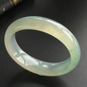 (超值推荐)冰种晴水略飘翠贵妃镯(53mm-45.8mm)