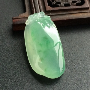(超值推荐)冰种飘绿花福瓜挂件