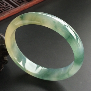 (超值推荐)冰种飘花略带黄翡手镯(56.3mm)