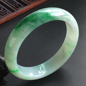 (超值推荐)糯冰种飘翠手镯(59.9mm)