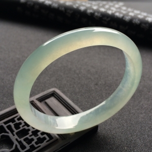 （超值推荐）冰种淡晴水贵妃镯（53.5mm-47mm）