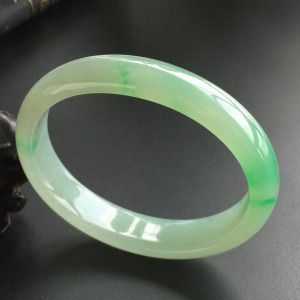 (超值推荐)糯冰种飘翠贵妃镯(57.3mm-49mm)