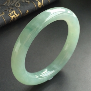 (超值推荐)糯冰种飘花圆条手镯(56.6mm)
