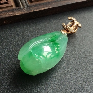 (超值推荐)糯冰种飘翠镶玫瑰金钻石玉兰花胸坠