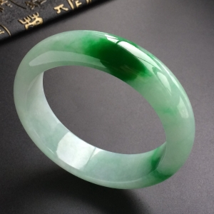 (超值推荐)糯冰种飘翠手镯(59.6mm)