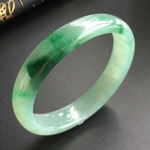 (超值推荐)糯冰种飘翠贵妃镯(58.5mm-49.7mm)