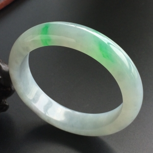 (超值推荐)糯冰种飘翠手镯(53.5mm)