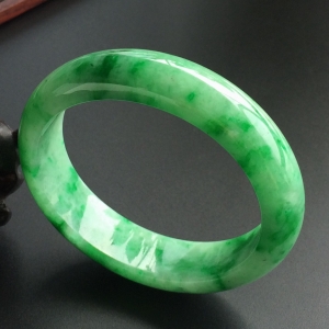 (超值推荐)糯冰种飘翠贵妃镯(55.3mm-48.4mm)